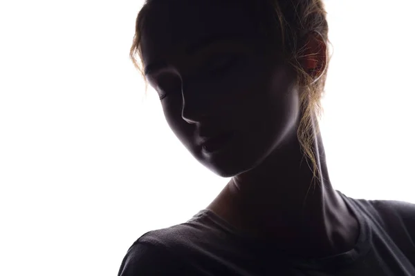 Silhouette di figura di bella ragazza, volto donna su sfondo bianco isolato, concetto di bellezza e moda — Foto Stock