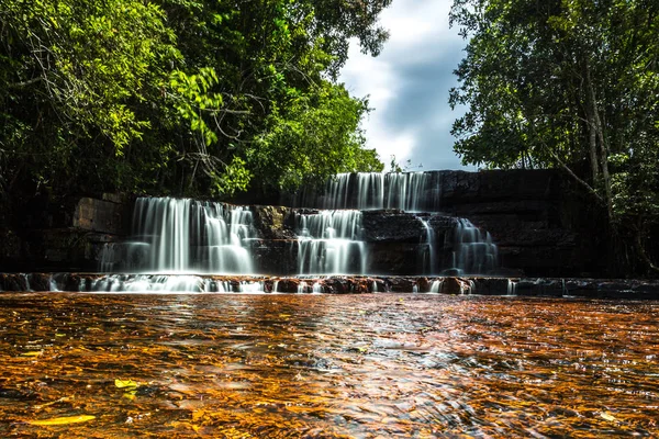 ormanda gizli jasper taş şelale