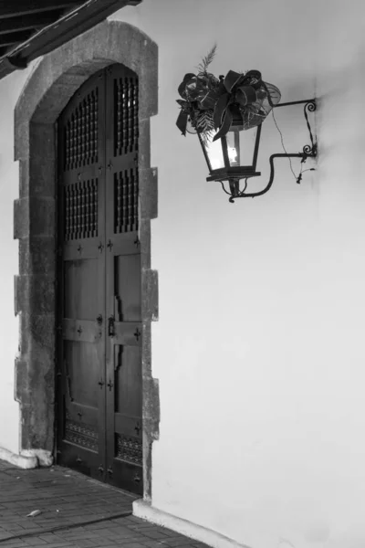 fener ile sömürge ev kapısı