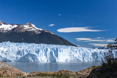 Perito Moreno Buzulunun Yan Görünümü