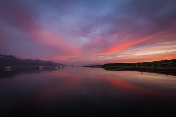 Denizin üzerinde gün batımı