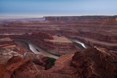 kanyon oluşumunda at ayakkabısı nehri 