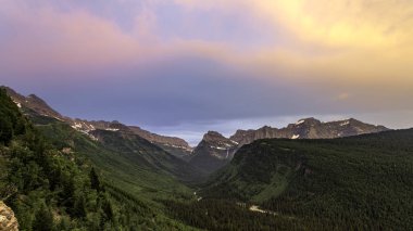 Dağlarda gün batımı