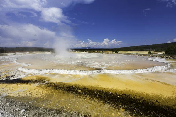Yellowstone Ulusal Parkı 'nda Gayzer