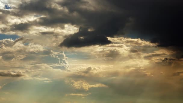 Wolken Steigen Auf Fliegende Wolken Zeitraffer Kontrastierende Wolken Lebendiger Himmel — Stockvideo