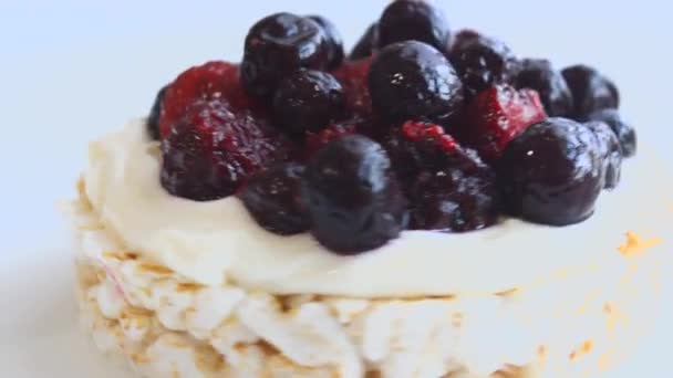 Rice Biscuit Cream Berries — Stock Video