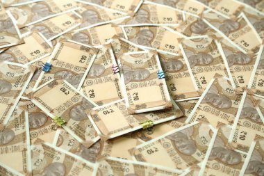 Birçok 10 Hint rupisi yeni 10 Hint rupisi rulo resmi.