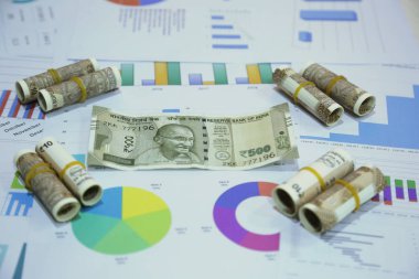 Grafik kağıt üzerinde yeni Hint 10 rupi ve 500 rupi notları Resmi.