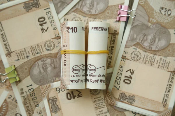 Birçok 10 Hint rupisi yeni 10 Hint rupisi rulo resmi.