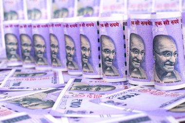 Hint para notları fotoğrafı. Beyaz arka planda yalıtılmış.