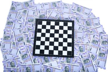 Yeni Hint 100 rupi para satranç resmi.