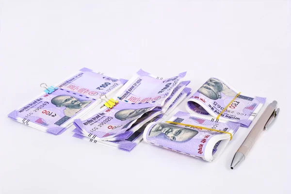 Novo Pacote Notas Indianas 1000 Rupias Isolado Fundo Branco — Fotografia de Stock