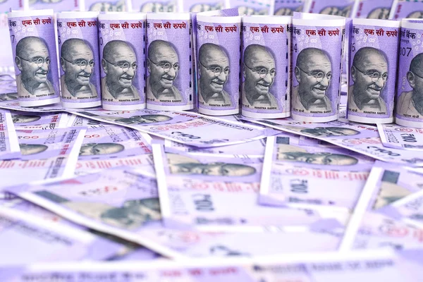 Hint 100 Rupi Para Notu. Beyaz arka planda yalıtılmış.