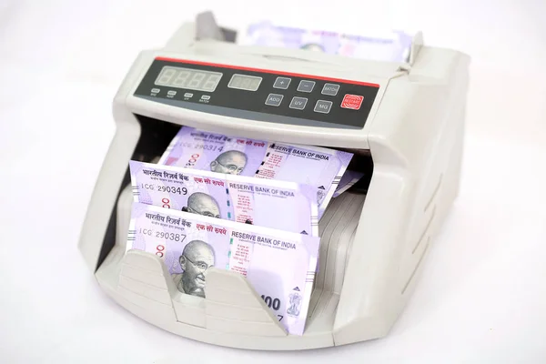 Машину Подсчета Денег Индийских Банкнот Изолированный Белом Фоне — стоковое фото