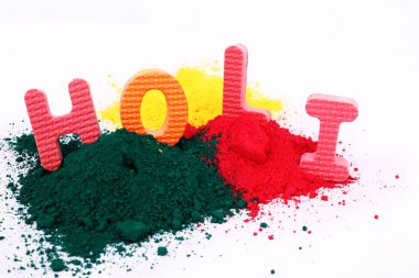 Holi festivali için organik renk resmi. Beyaz arka planda yalıtılmış.