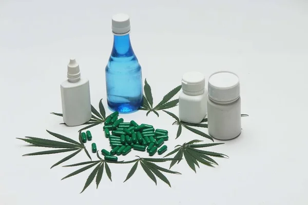 Decoration Marijuana Leaves Ayurvedic Green Tablets Hemp Oil Medicine White — Stock Photo, Image