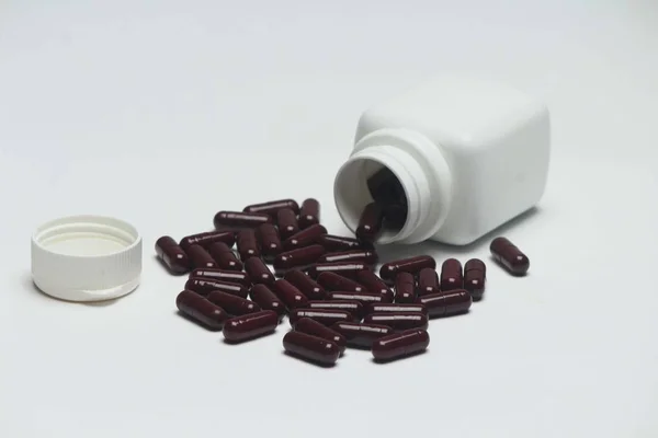 Capsula Ayurvedica Vitamina Con Flacone Isolato Sfondo Bianco — Foto Stock