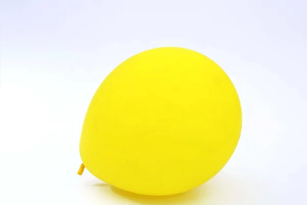 Photo Ballon Jaune Isolé Sur Fond Blanc — Photo