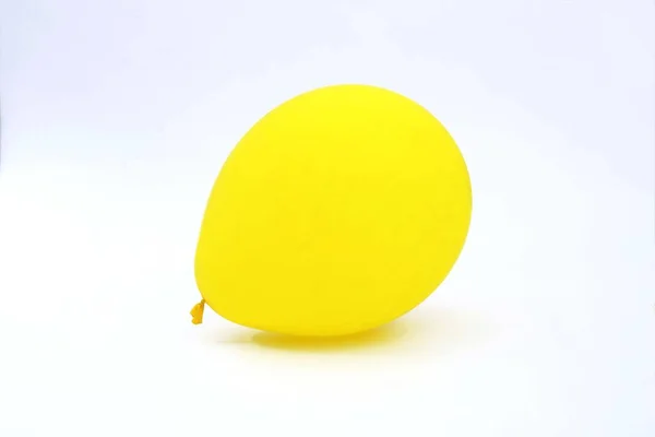 Retrato Balão Amarelo Isolado Fundo Branco — Fotografia de Stock