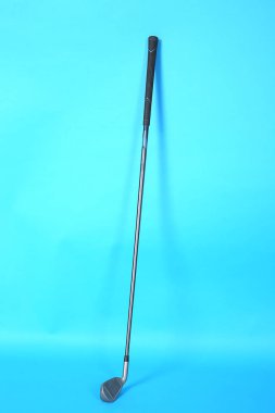 Golf Stick resmi. Mavi arka planda yalıtılmış.