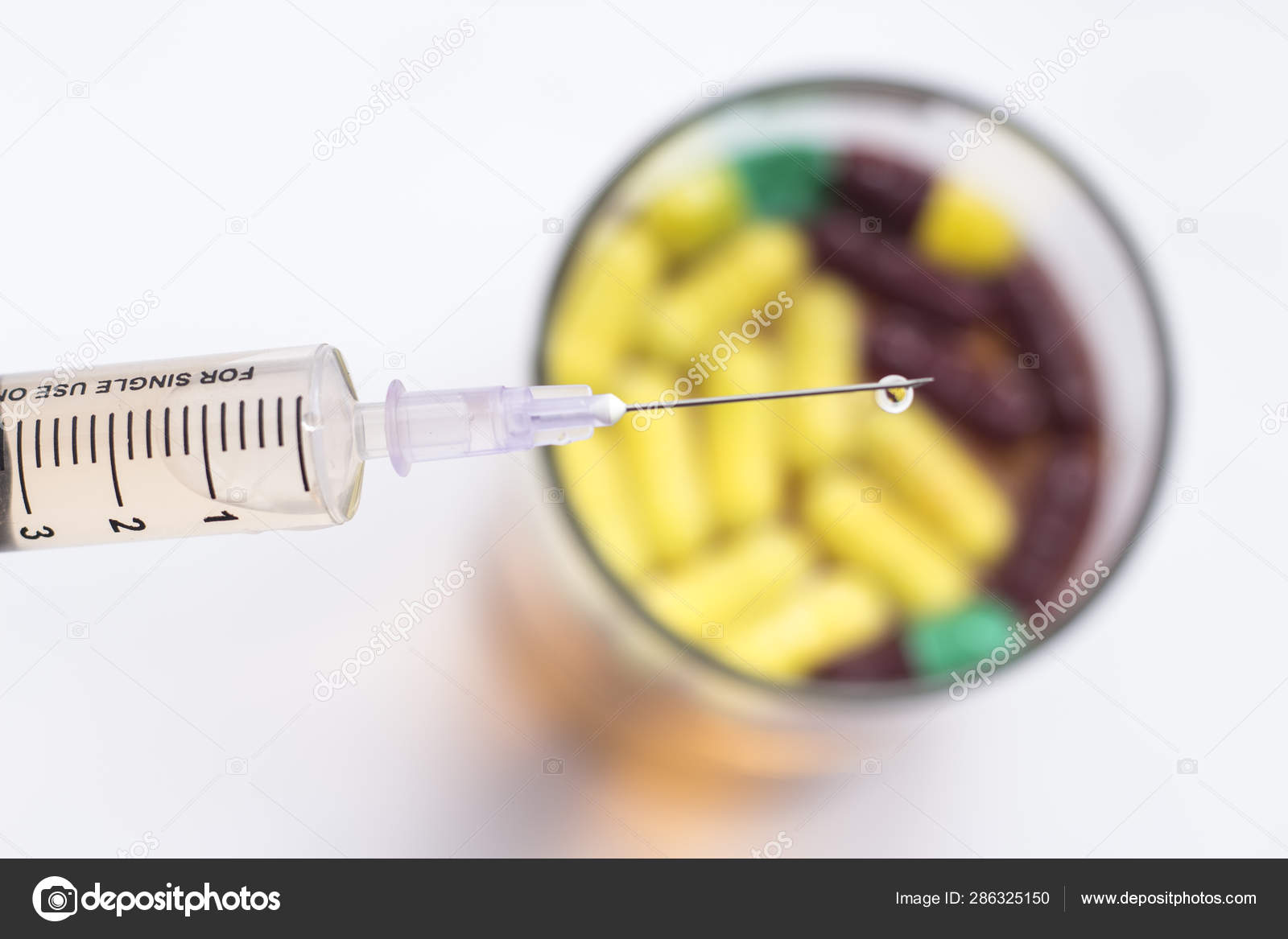 注射胶囊药的图片在白色背景上隔离 图库照片 C Jatinderjeetu90 Gmail Com 注射胶囊药的图片在白色背景上隔离 图库照片 C Jatinderjeetu90 Gmail Com