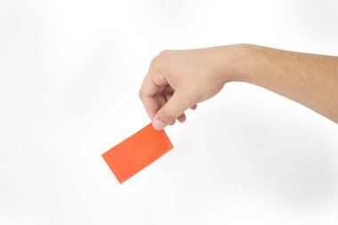 Elinde tutulan kartın resmi. Beyaz arka planda yalıtılmış.