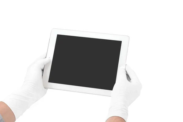 デジタルタブレットを持つ実験室の男の手の写真 白い背景に隔離 — ストック写真