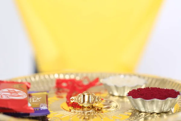 Festival Indiano Raksha Bandhan Fundo Com Elegante Rakhi Grãos Arroz — Fotografia de Stock