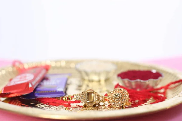 Festival Indio Raksha Bandhan Fondo Con Elegante Rakhi Granos Arroz — Foto de Stock