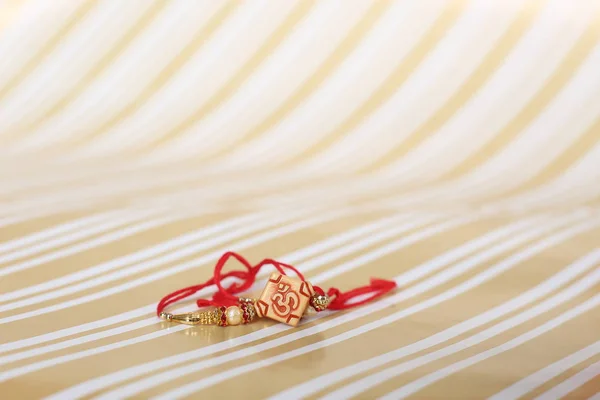 Festival Indiano Raksha Bandhan Fundo Com Elegante Rakhi Grãos Arroz — Fotografia de Stock