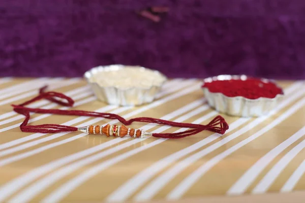 Festival Indiano Raksha Bandhan Fundo Com Elegante Rakhi Grãos Arroz — Fotografia de Stock