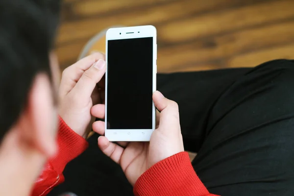 Immagine Uomo Che Tiene Mano Cellulare Isolato Sfondo Bianco — Foto Stock