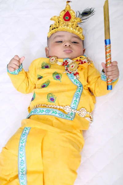 Imagen Niño Indio Vistiendo Disfraz Del Señor Krishna Celebrando Festival —  Fotos de Stock