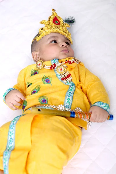 Imagen Niño Indio Vistiendo Disfraz Del Señor Krishna Celebrando Festival —  Fotos de Stock