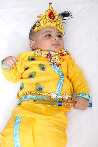 Imagen Niño Indio Vistiendo Disfraz Del Señor Krishna Celebrando Festival —  Fotos de Stock