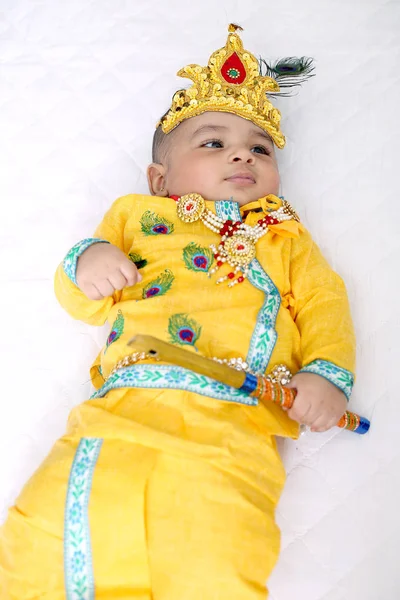 Imagen Niño Indio Vistiendo Disfraz Del Señor Krishna Celebrando Festival —  Fotos de Stock