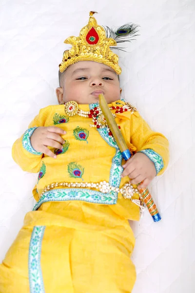 Imagen Niño Indio Vistiendo Disfraz Del Señor Krishna Celebrando Festival —  Fotos de Stock