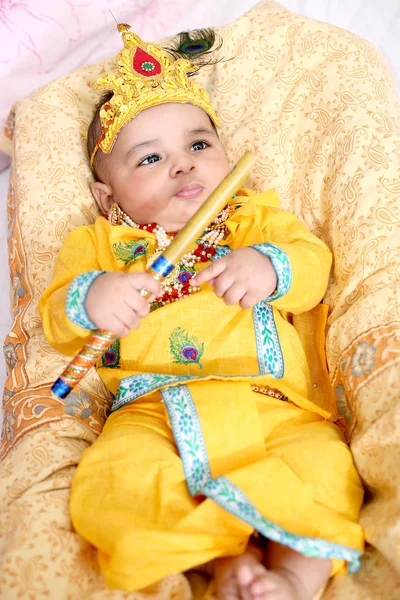 Imagen Niño Indio Vistiendo Disfraz Del Señor Krishna Celebrando Festival —  Fotos de Stock