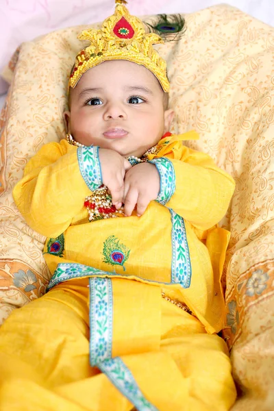 Imagen Niño Indio Vistiendo Disfraz Del Señor Krishna Celebrando Festival —  Fotos de Stock