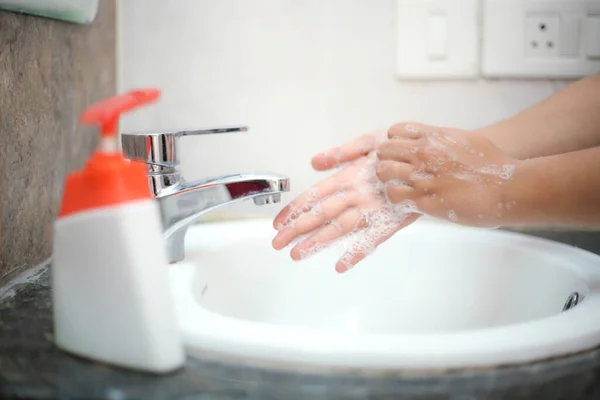 Laver Les Mains Avec Savon Liquide Douceur Pour Éviter Les — Photo