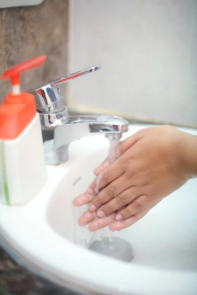 Lavarsi Delicatamente Mani Con Sapone Liquido Evitare Backterias Infezioni — Foto Stock