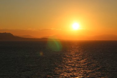 Der Sonenuntergang auf dem Meer