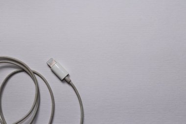 beyaz arka plan izole kulaklıklar