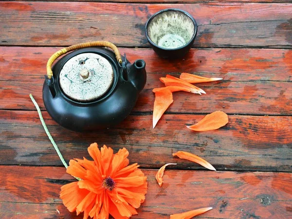 Small Teapot Mug Wooden Table — Stock Photo, Image