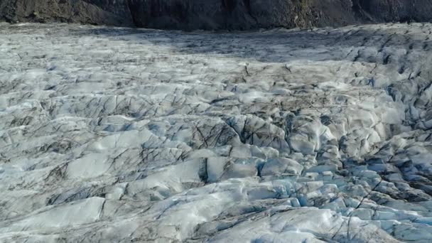 Bovenaanzicht van de gletsjer - 4k stock luchtbeelden — Stockvideo