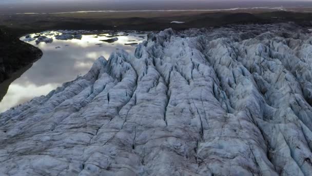 Вид сверху на ледник с воздуха — стоковое видео