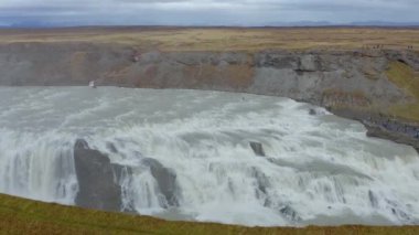 Godafoss Şelalesi Havalimanı. İzlanda 'nın en görkemli şelalelerinden biri..
