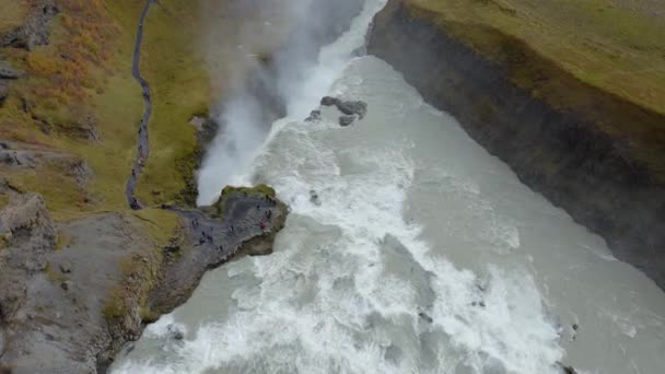 Εναέρια του καταρράκτη Godafoss. Είναι ένας από τους εντυπωσιακούς καταρράκτες στην Ισλανδία.. — Αρχείο Βίντεο