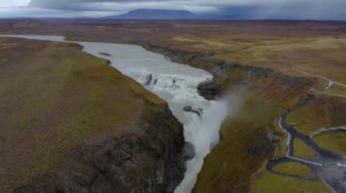 Godafoss Şelalesi Havalimanı. İzlanda 'nın en görkemli şelalelerinden biri..