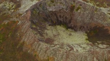 İzlanda 'daki Holaholar volkan kraterinin hava aracı görüntüsü